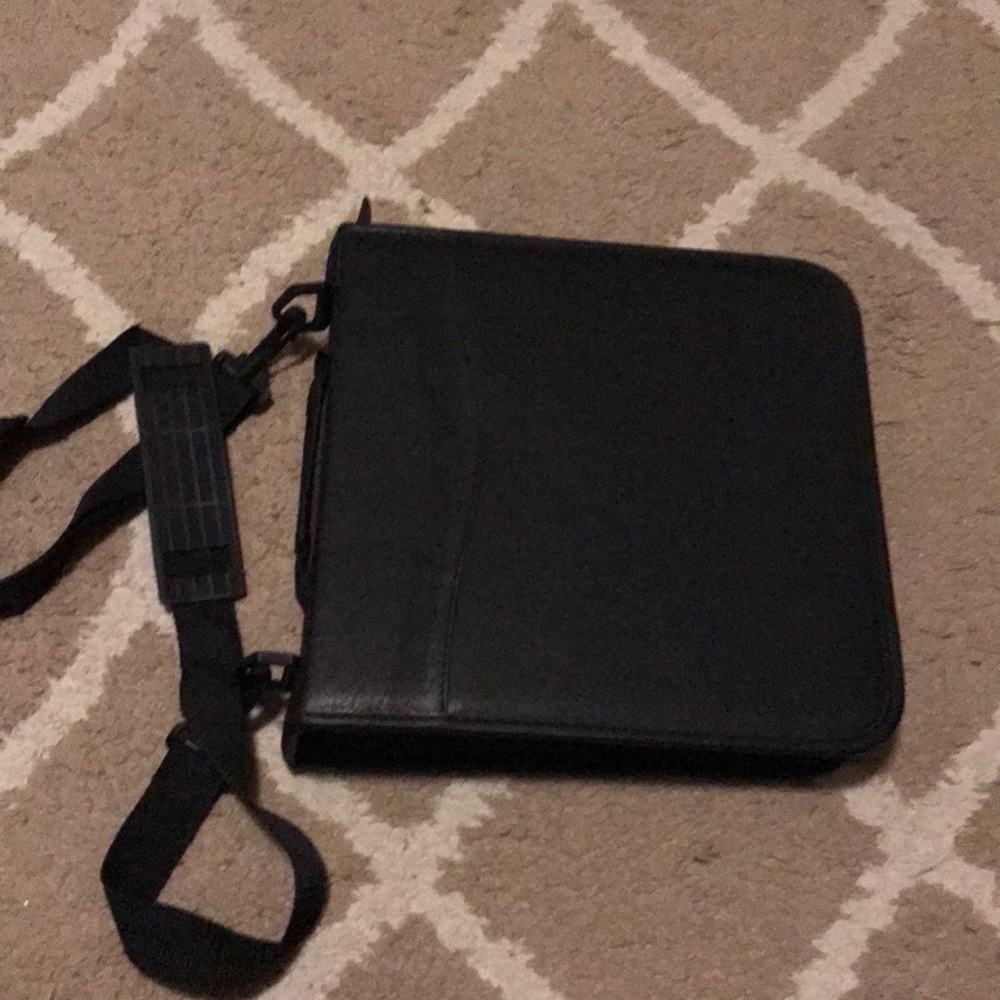 Essential oil storage with shoulder strap